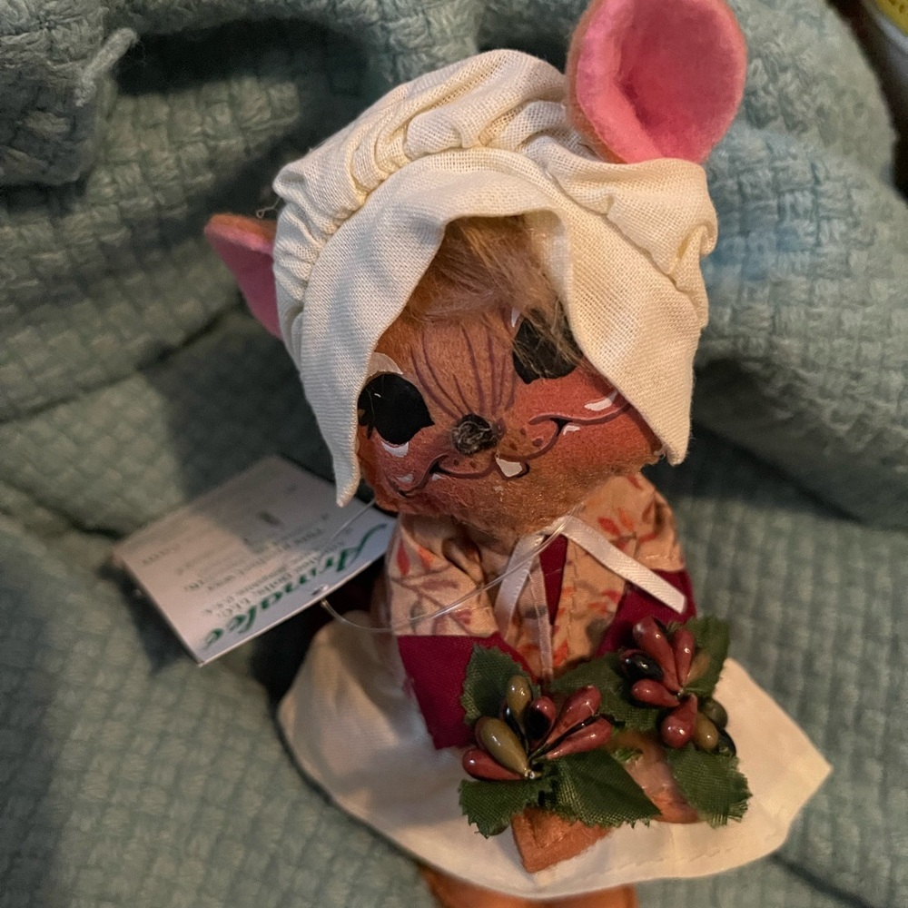 Annalee Doll Thanksgiving 2017 6 In. "Pilgrim Girl Mouse" Read